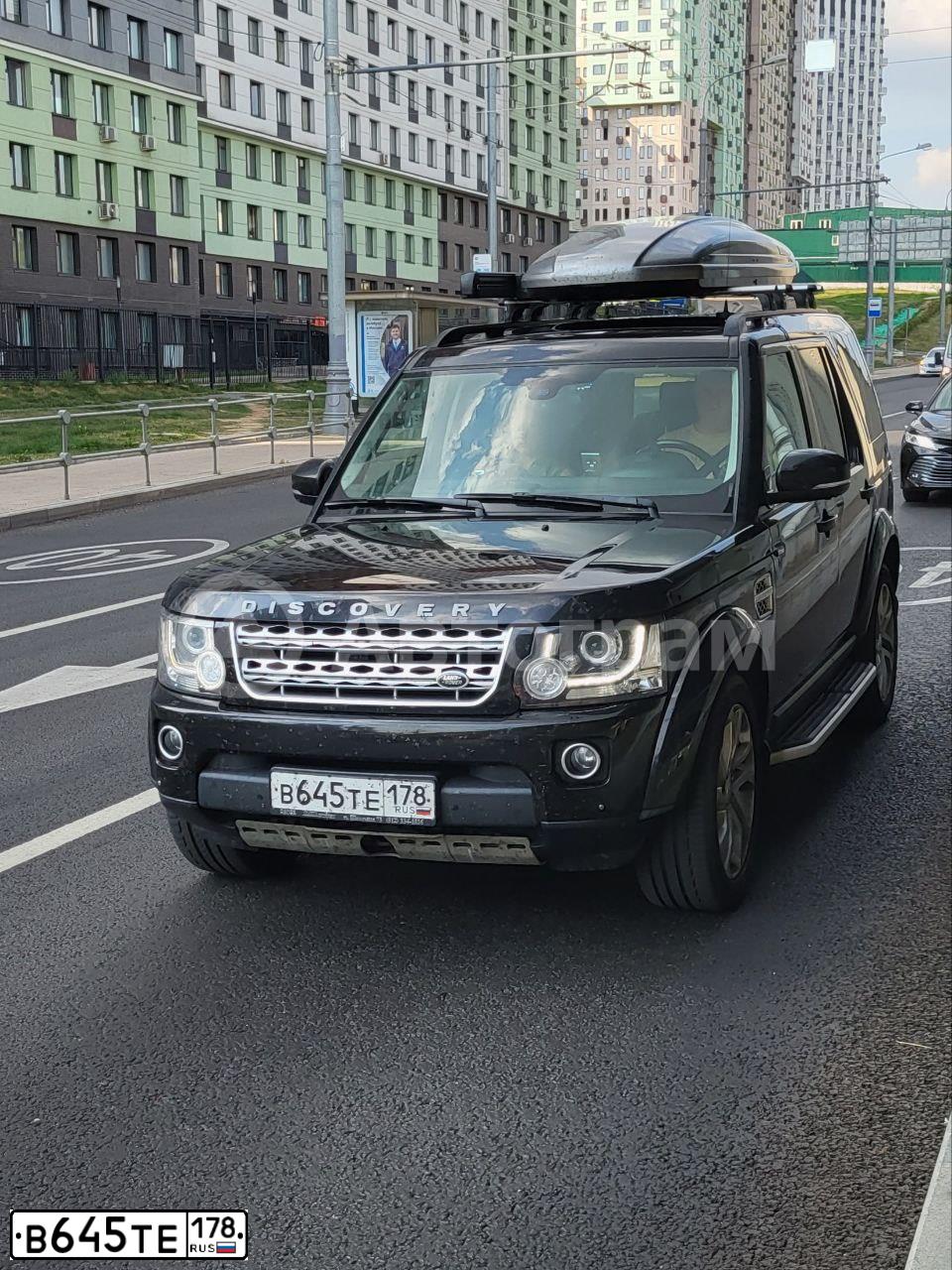 Фото автомобиля LANDROVER DISCOVERY, 2014 — госномер В645ТЕ178. Цвет: ЧЕРНЫЙ