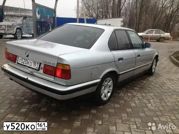 Фото автомобиля BMW SERIE 5, 1989 — госномер У520КО161. Цвет: СЕРЫЙ