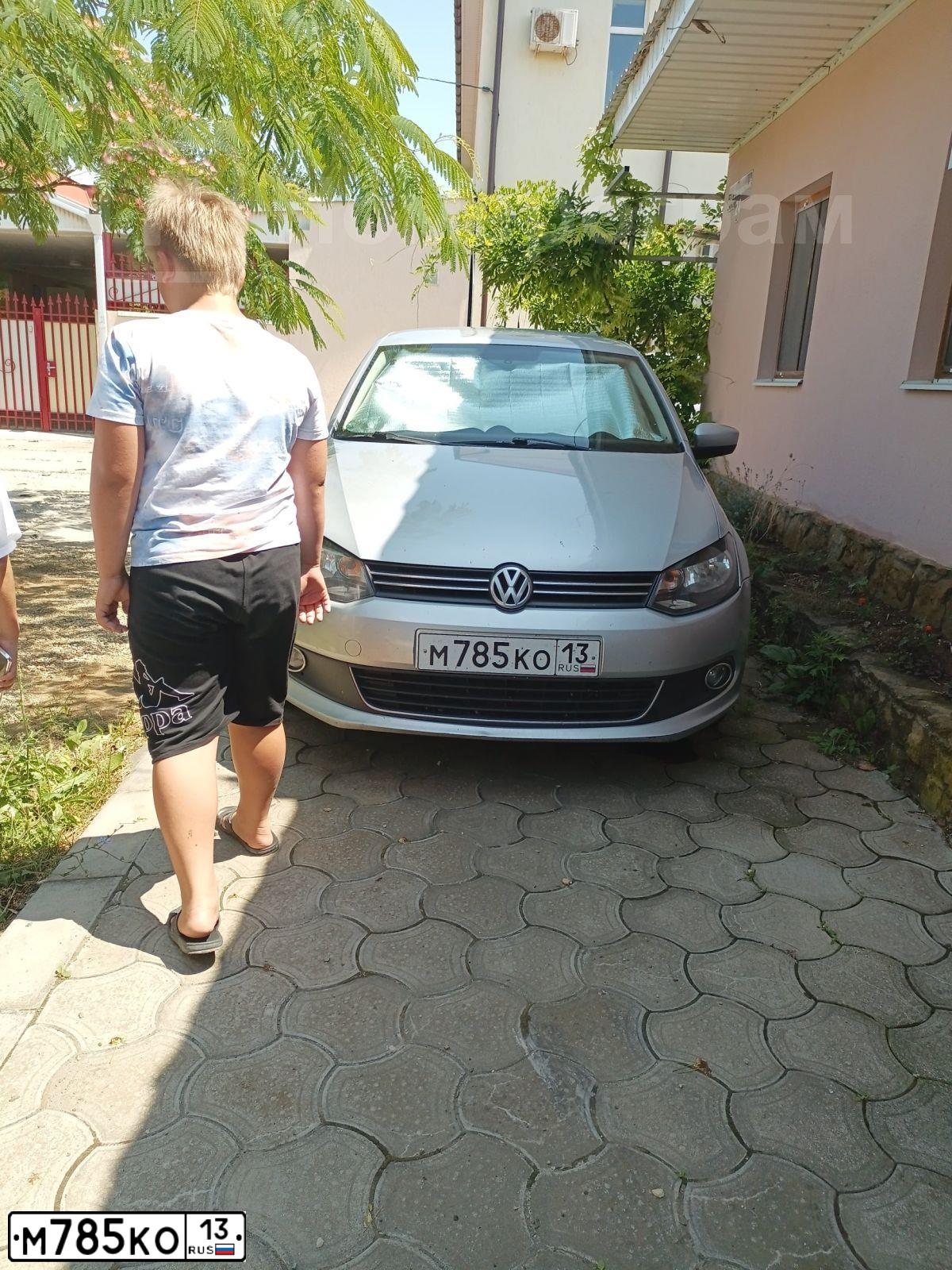 Фото автомобиля VOLKSWAGEN POLO, 2011 — госномер М785КО13. Цвет: Серебристый