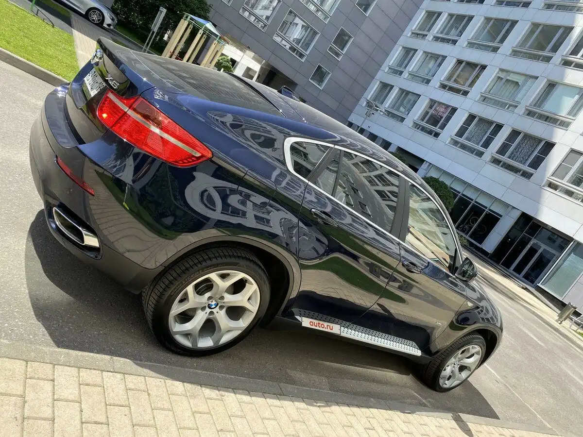 Фото автомобиля BMW X6, 2010 — госномер Х205МВ977. Цвет: синий