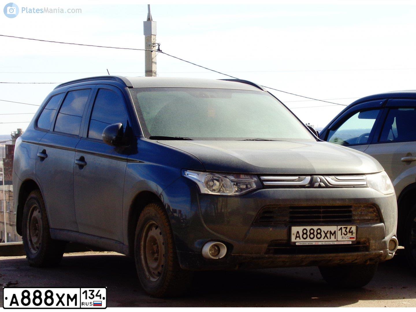 Фото автомобиля MITSUBISHI OUTLANDER, 2013 — госномер А888ХМ134. Цвет: СЕРЫЙ