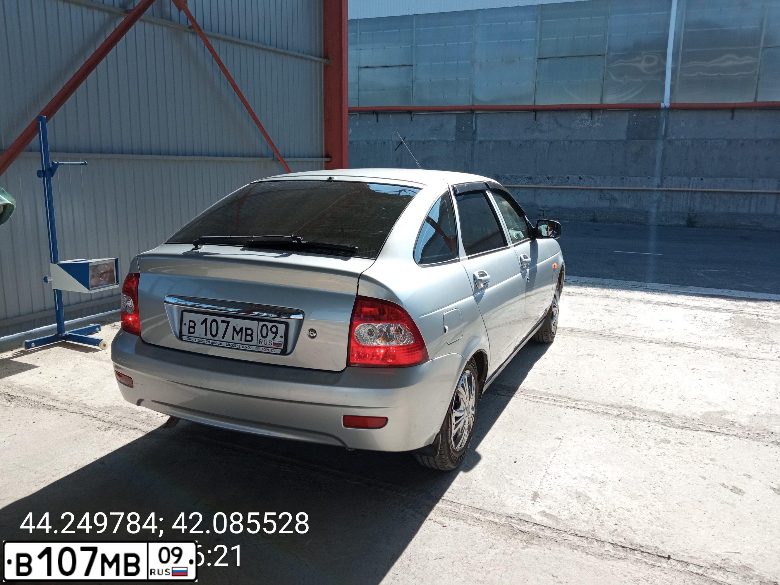 Фото автомобиля LADA 2172 PRIORA, 2010 — госномер Н372ТН93. Цвет: СВЕТЛО-СЕРЕБРИСТЫЙ МЕТАЛЛ