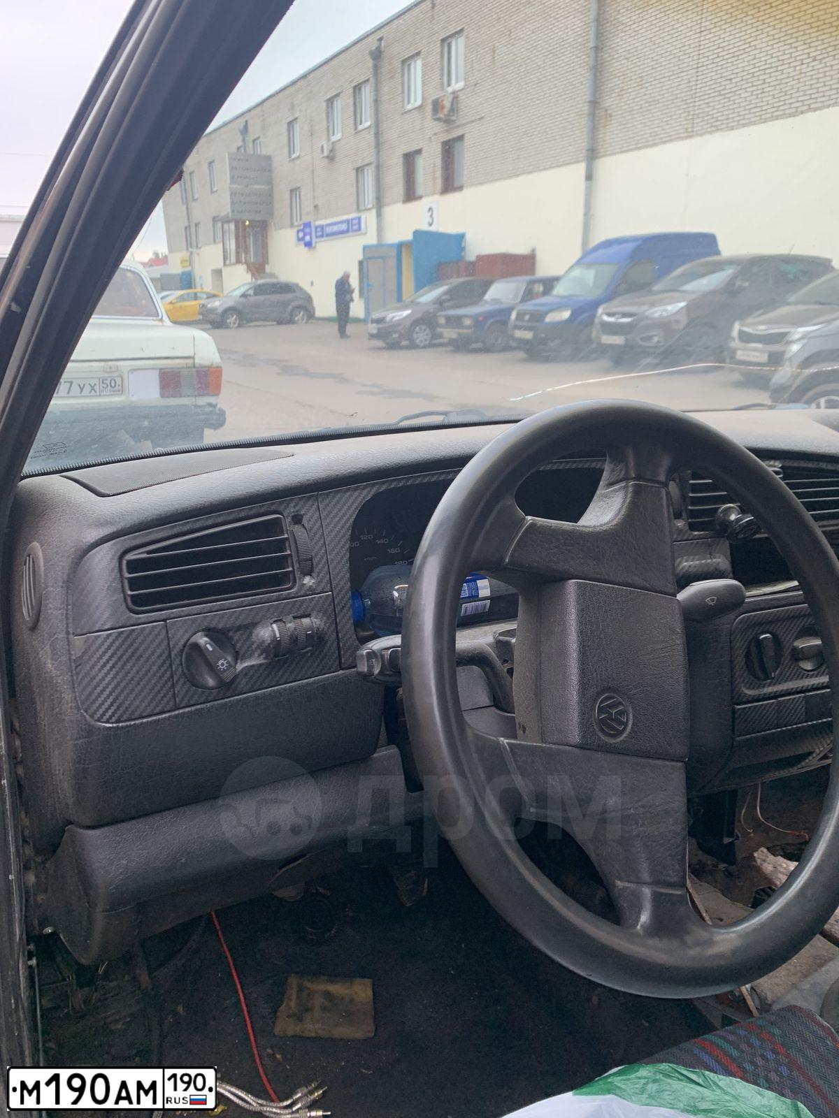 Фото автомобиля VOLKSWAGEN GOLF, 1994 — госномер Р441ВУ50. Цвет: ЧЕРНЫЙ