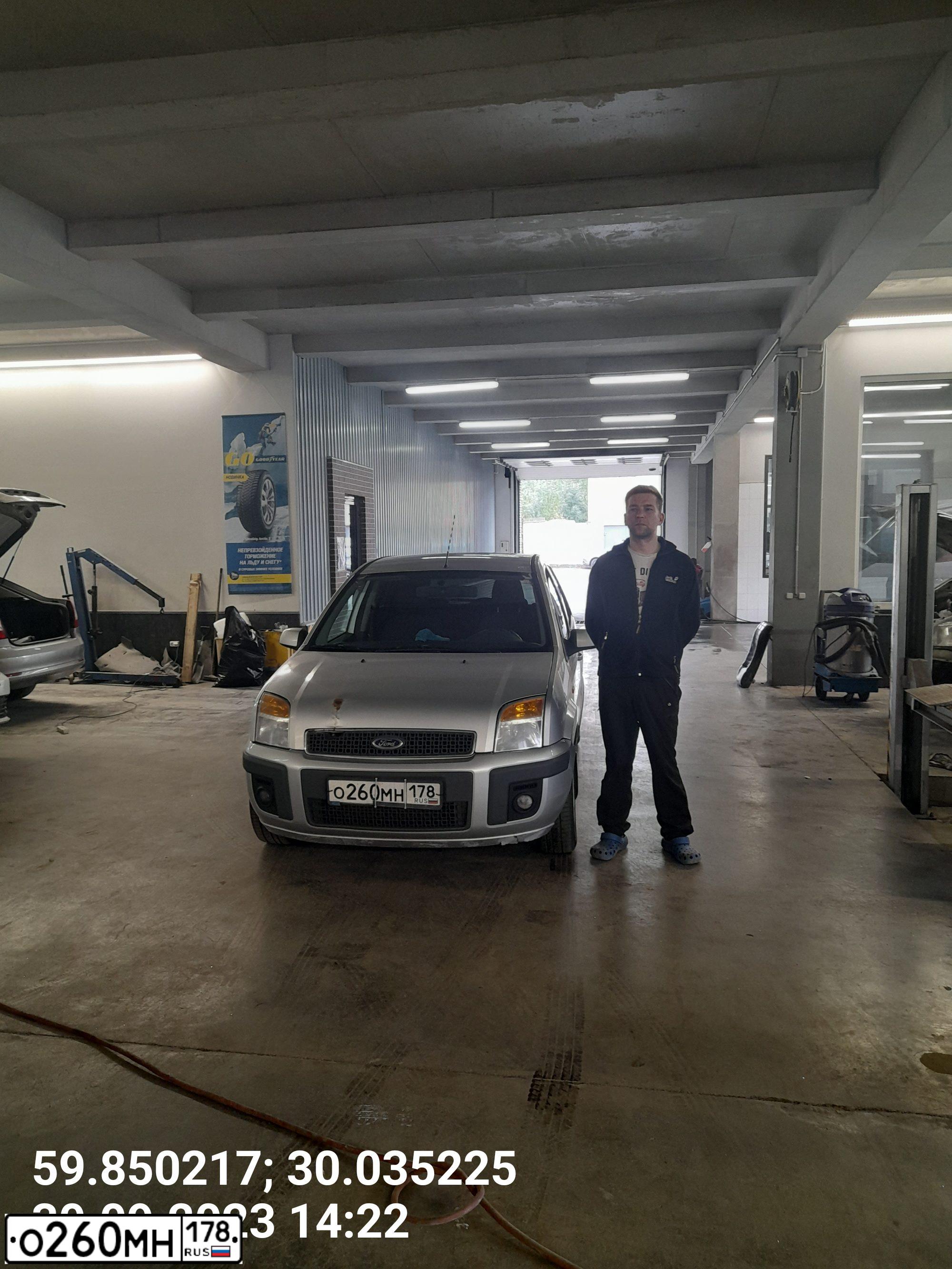 Фото автомобиля FORD FUSION, 2008 — госномер К252РМ147. Цвет: Серебристый