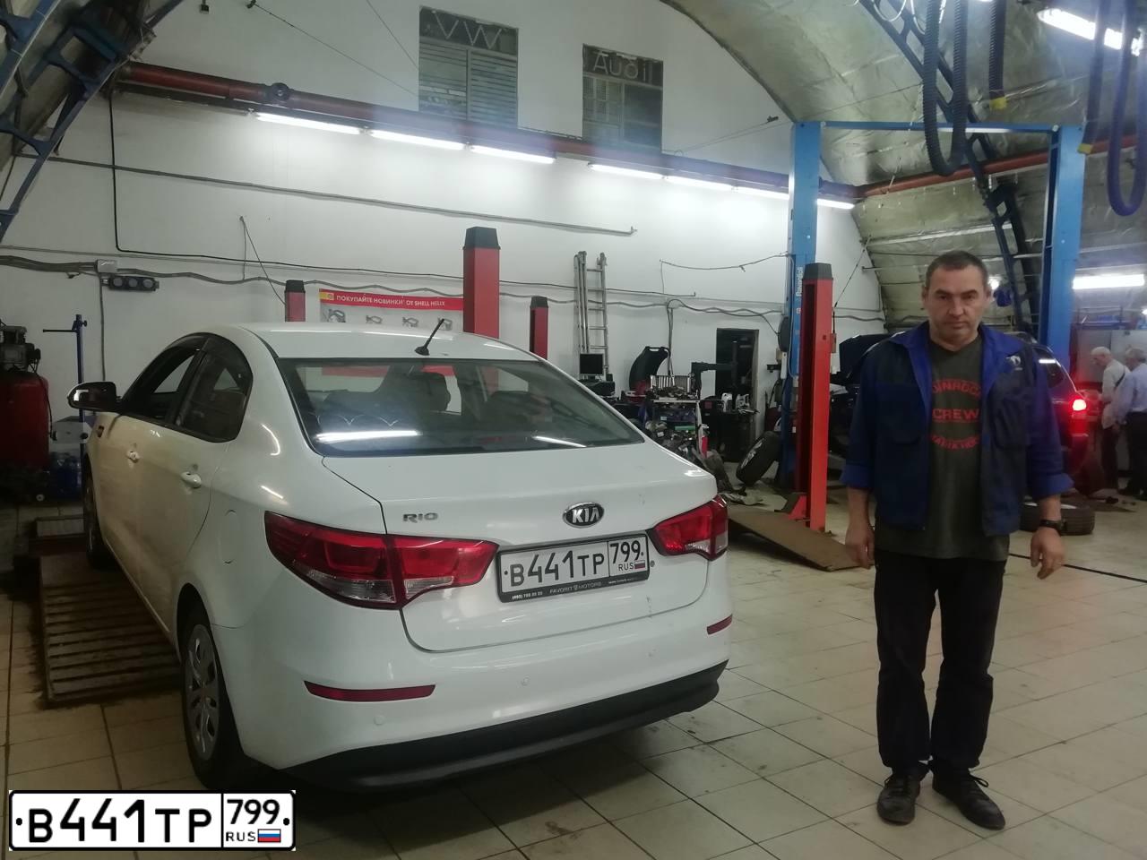 Фото автомобиля KIA RIO, 2015 — госномер В441ТР799. Цвет: Белый