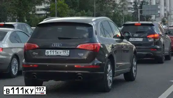 Фото автомобиля AUDI Q5, 2011 — госномер В610МА790. Цвет: Коричневый