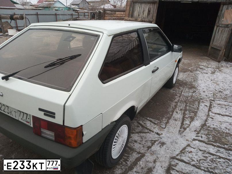 Фото автомобиля VOLKSWAGEN JETTA, 2010 — госномер Е233КТ777. Цвет: ЧЕРНЫЙ
