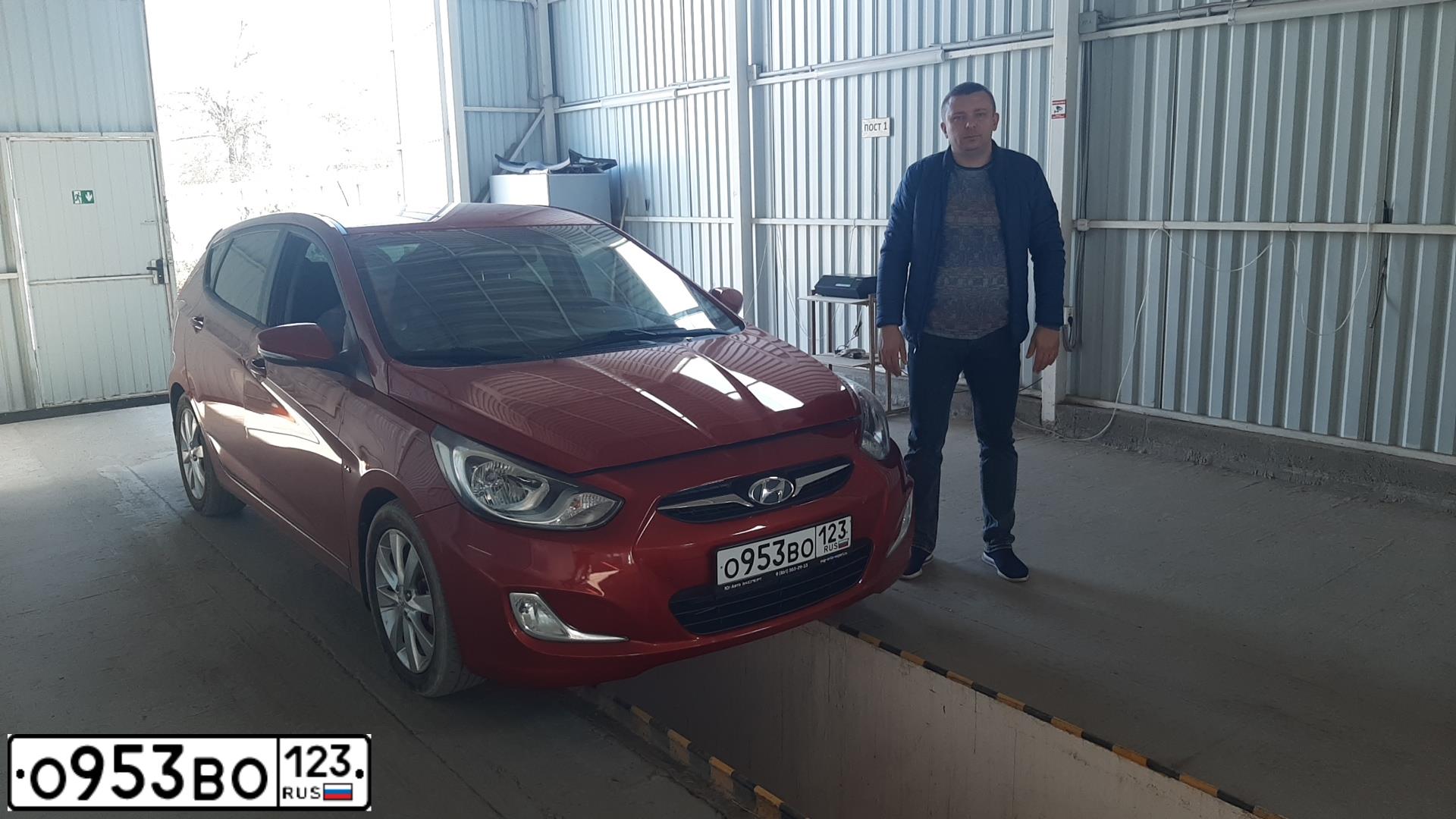 Фото автомобиля HYUNDAI SOLARIS, 2011 — госномер О953ВО123. Цвет: КРАСНЫЙ ГРАНАТ