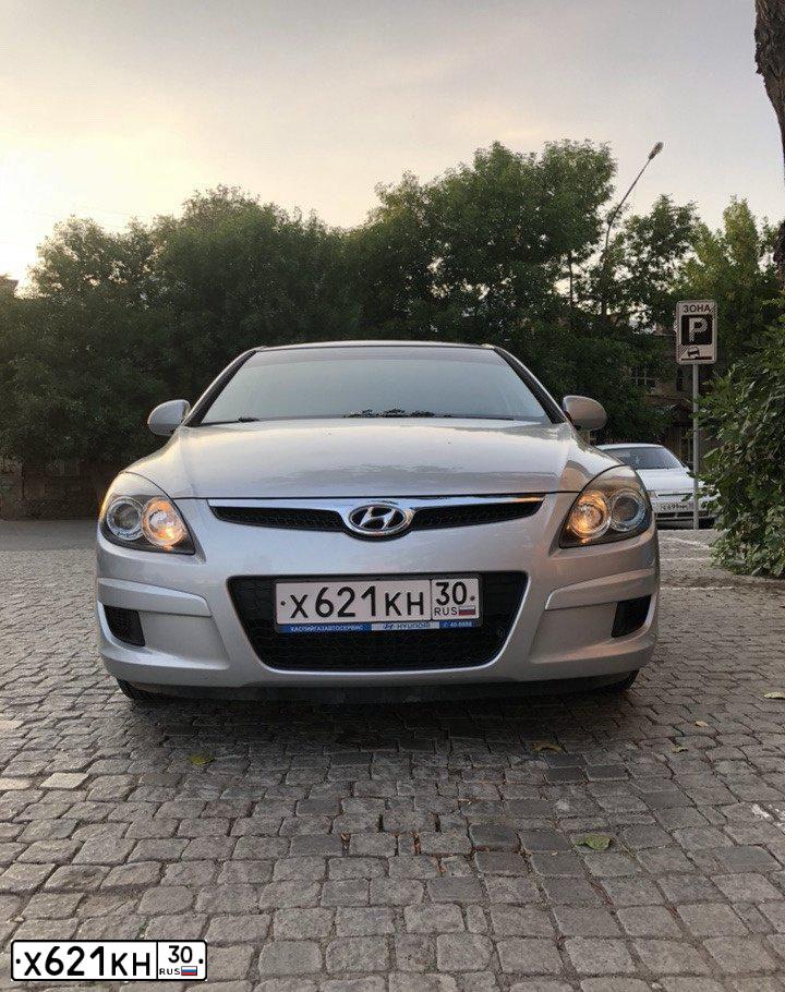 Фото автомобиля ХЕНДЭ I130 1.4 GL MT, 2009 — госномер Х167АЕ198. Цвет: Серебристый
