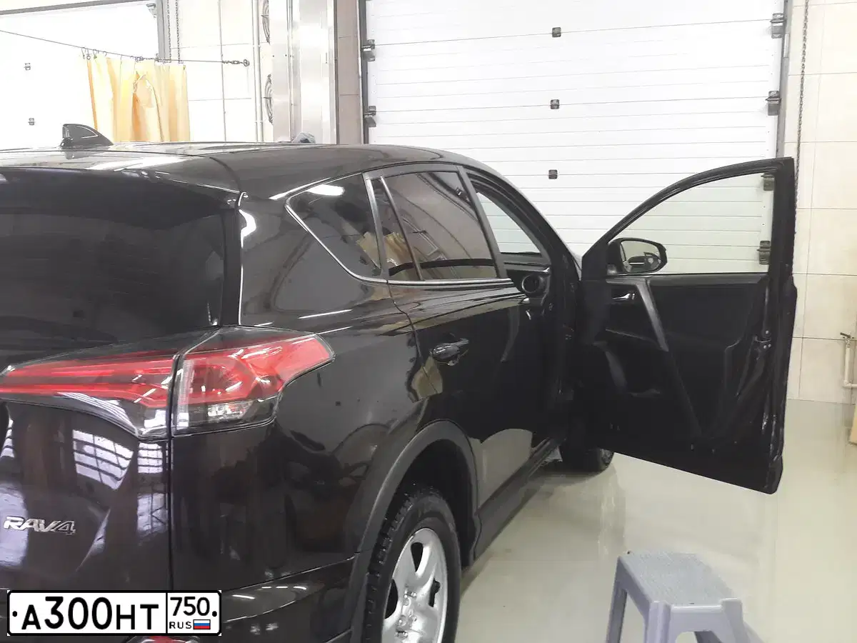 Фото автомобиля TOYOTA RAV4, 2016 — госномер А300НТ750. Цвет: КОРИЧНЕВЫЙ ТЕМНЫЙ