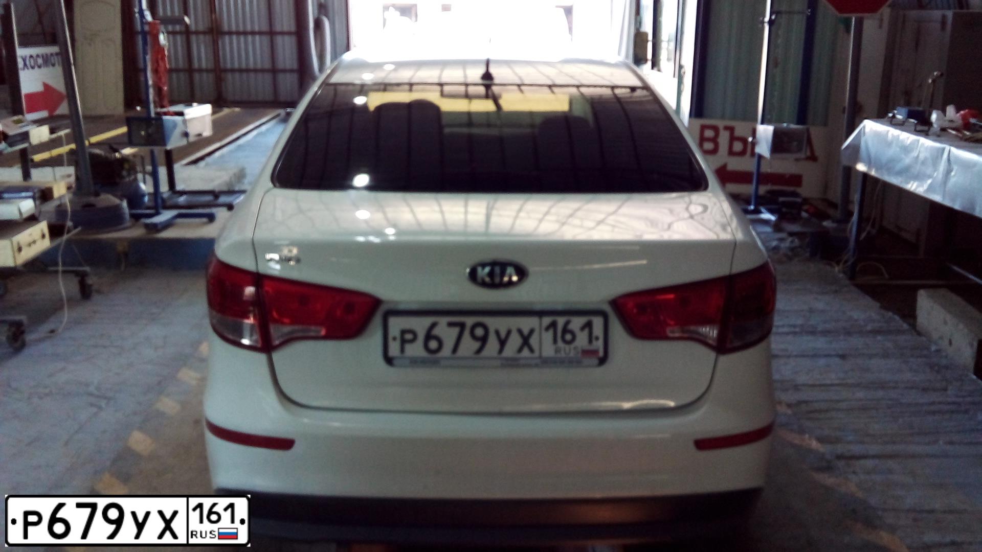 Фото автомобиля KIA RIO, 2016 — госномер Р679УХ161. Цвет: БЕЛЫЙ