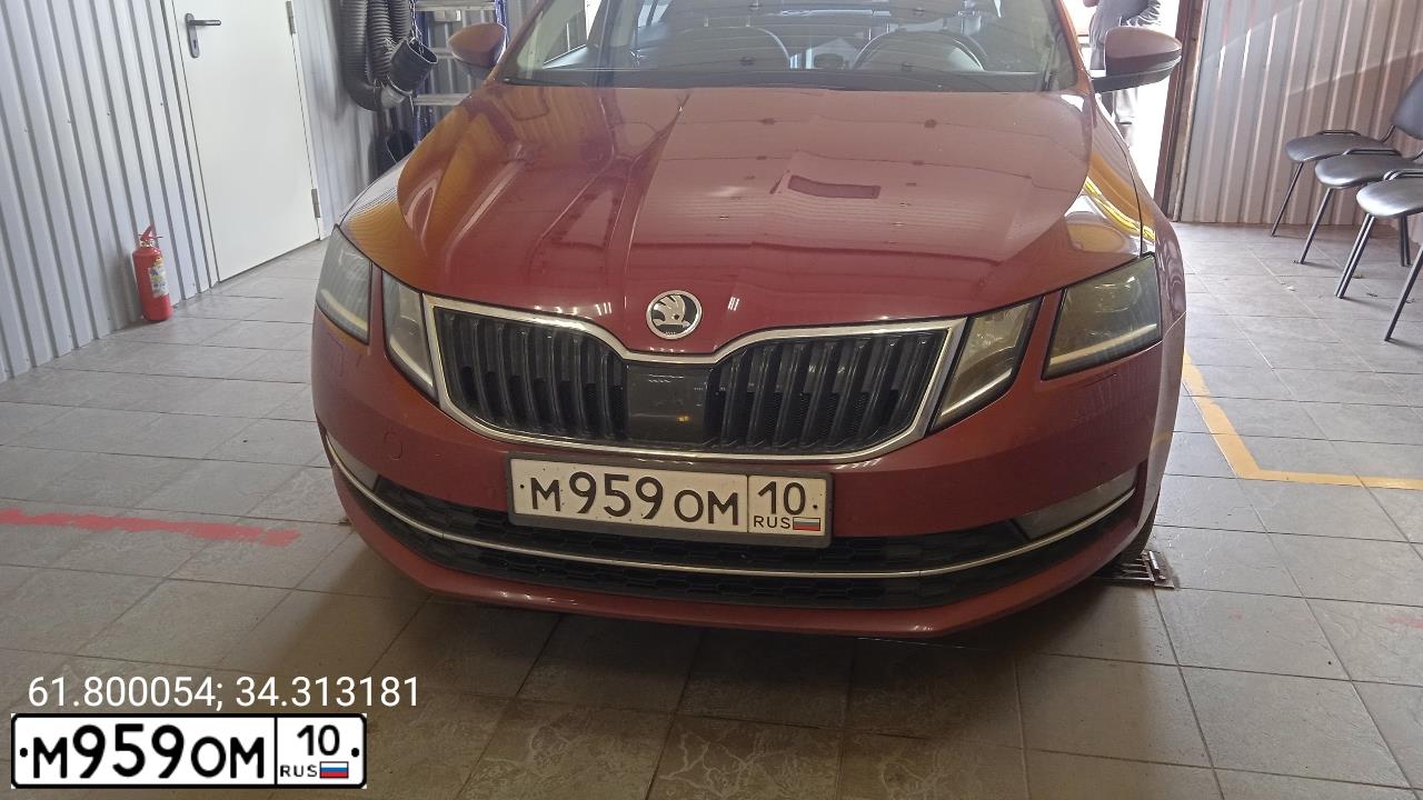 Фото автомобиля SKODA OCTAVIA, 2017 — госномер М959ОМ10. Цвет: Вишневый