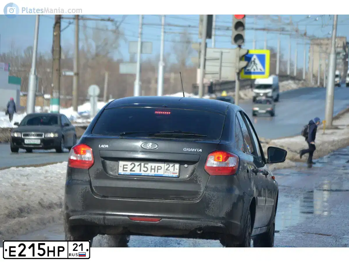 Фото автомобиля LADA GRANTA, 2015 — госномер Н136МС21. Цвет: ЧЕРНЫЙ