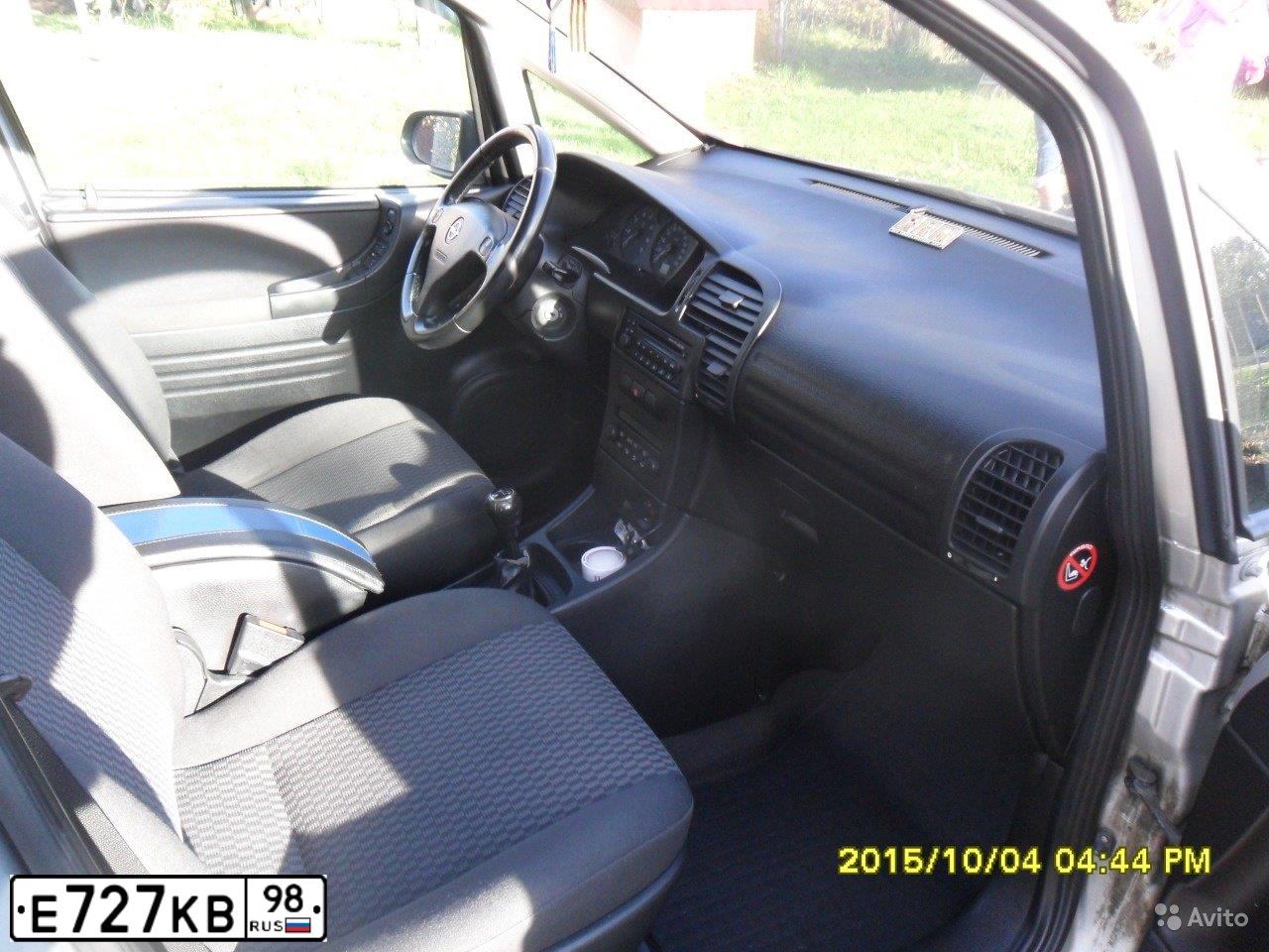 Фото автомобиля OPEL ZAFIRA, 2004 — госномер Е727КВ98. Цвет: СЕРЕБРИСТЫЙ