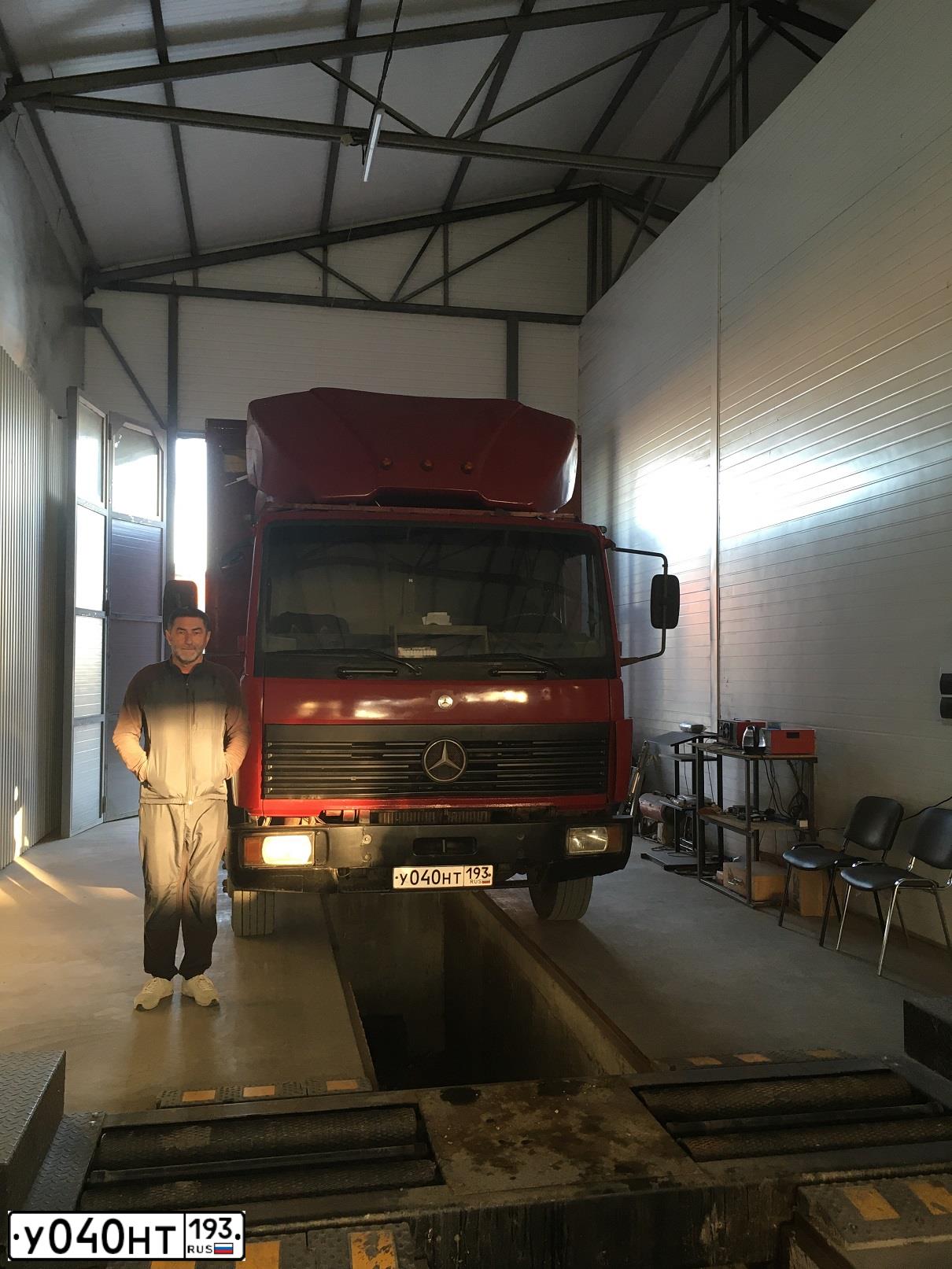 Фото автомобиля MERCEDES ATEGO, 1997 — госномер У040НТ193. Цвет: ВИШНЕВЫЙ
