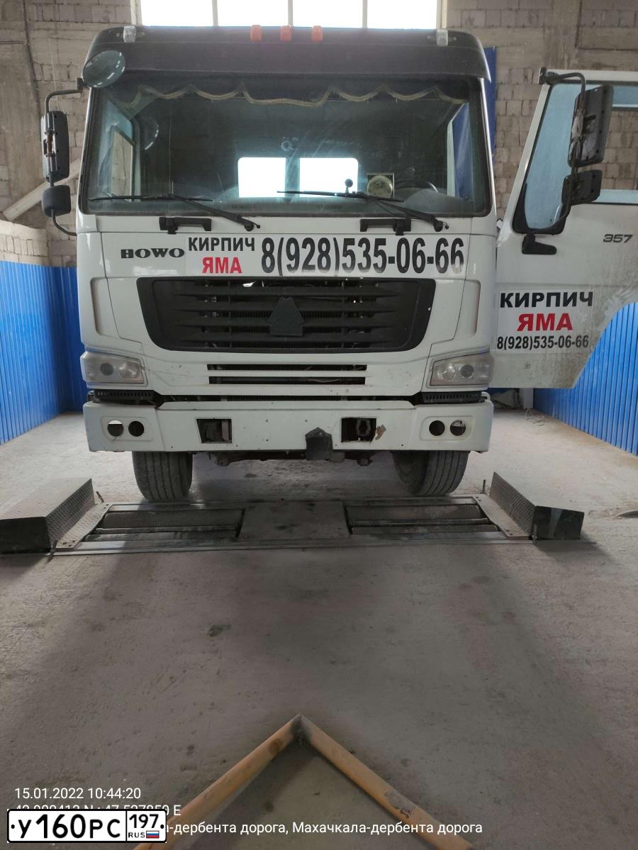 Фото автомобиля ХОВО ZZ3407S3867C, 2008 — госномер Р997НР05. Цвет: Красный