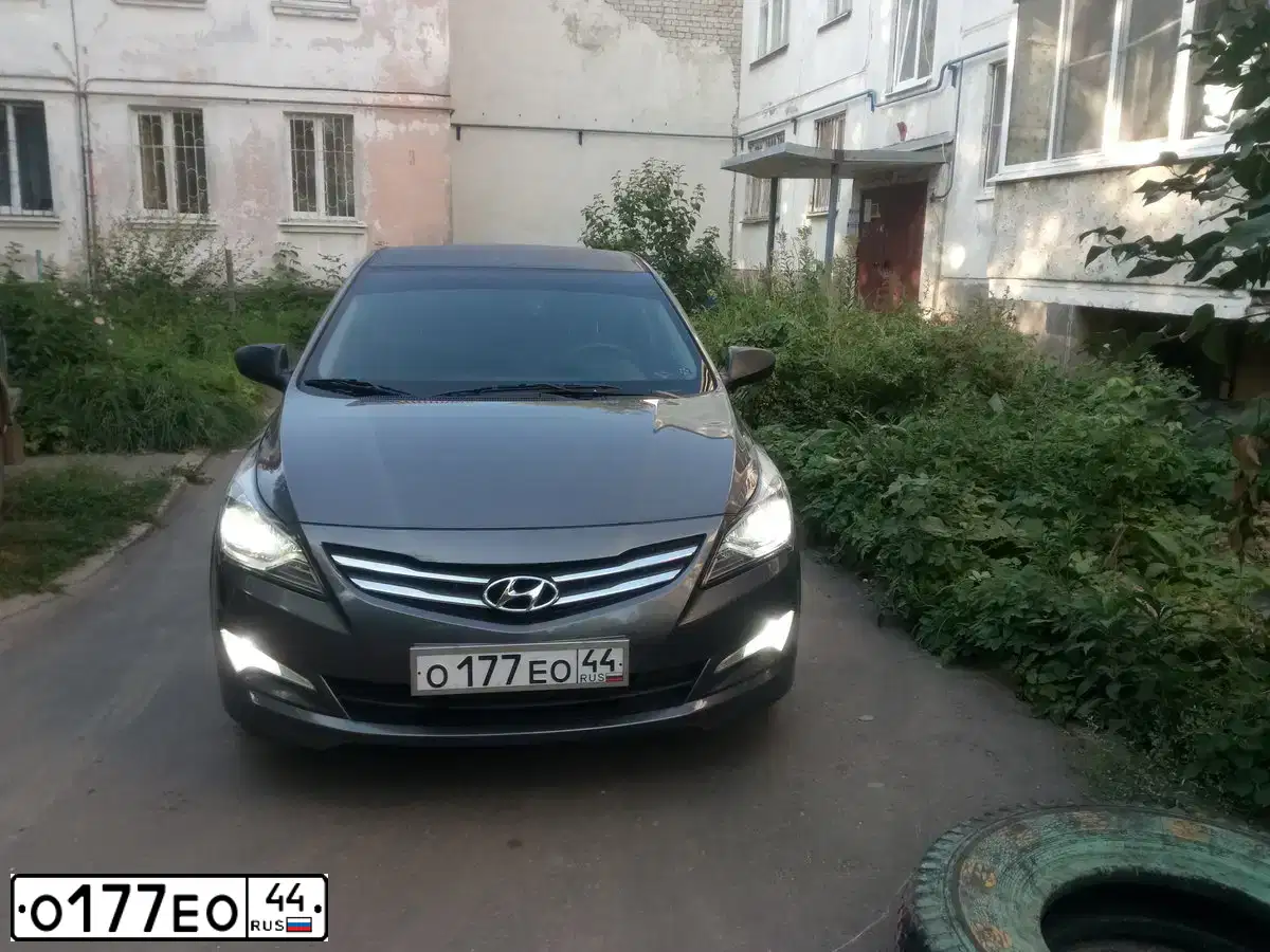 Фото автомобиля HYUNDAI SOLARIS, 2015 — госномер О177ЕО44. Цвет: ТЕМНО-СЕРЫЙ