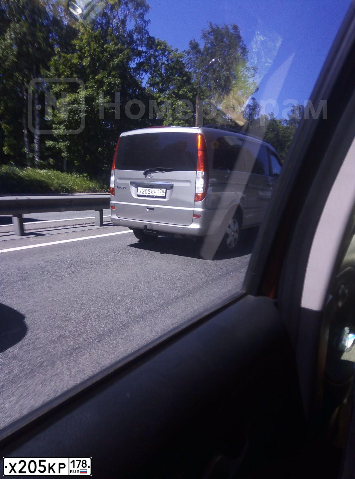 Фото автомобиля MERCEDES VIANO, 2008 — госномер Х205КР178. Цвет: СЕРЫЙ