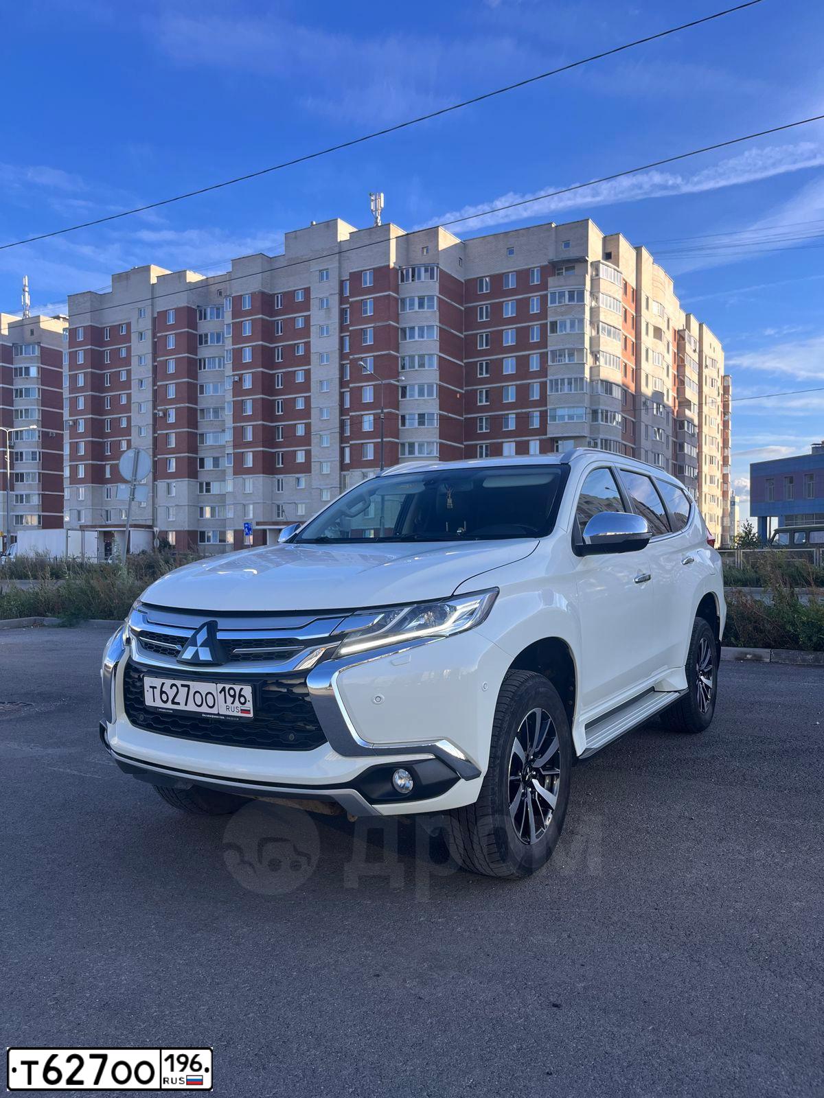 Фото автомобиля MITSUBISHI PAJERO SPORT, 2017 — госномер У050КТ96. Цвет: Белый