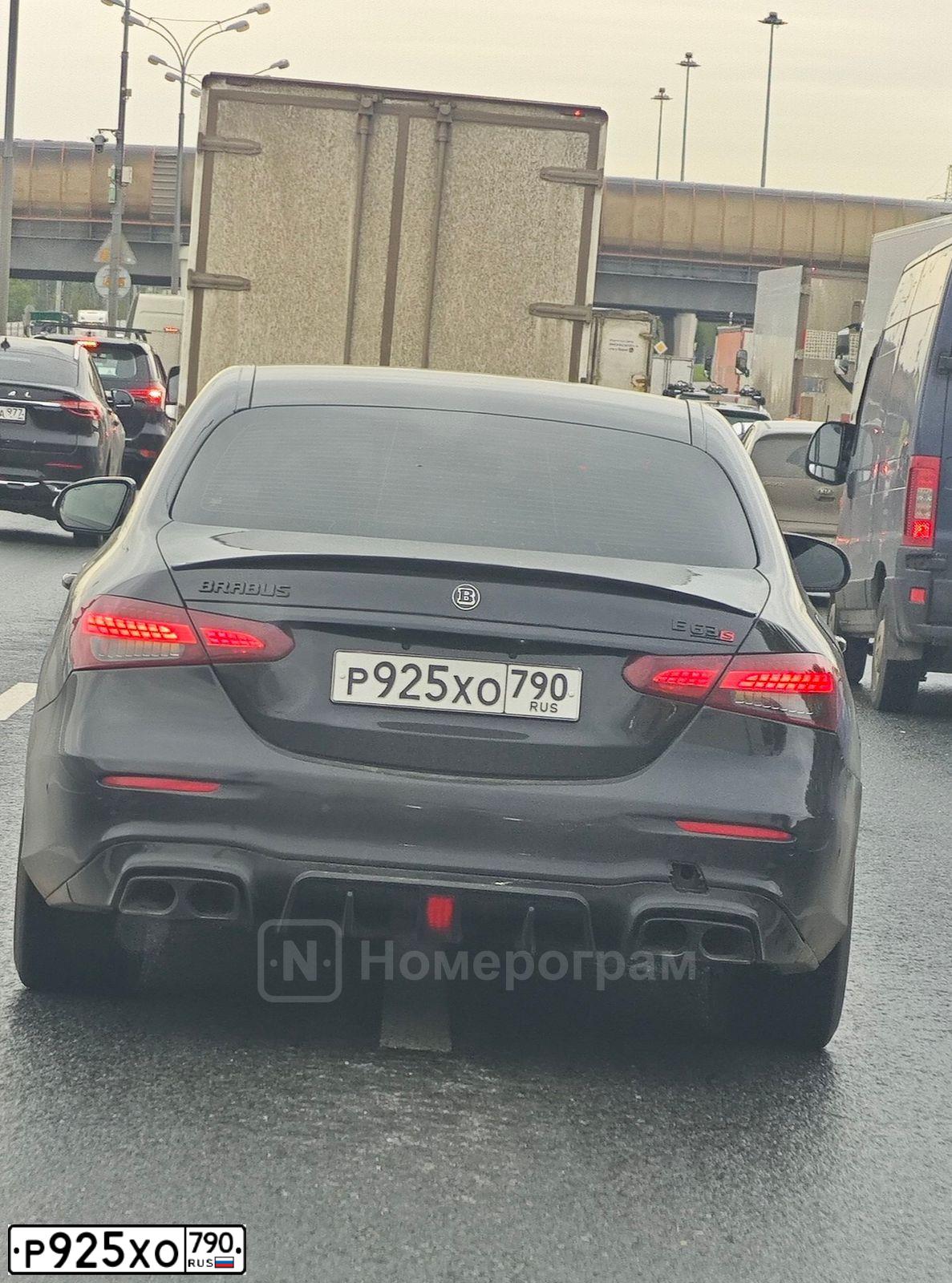 Фото автомобиля MERCEDES E-KLASSE, 2019 — госномер Р925ХО790. Цвет: ЧЕРНЫЙ