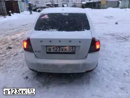 Фото автомобиля VOLVO S40, 2008 — госномер О460АУ29. Цвет: Белый