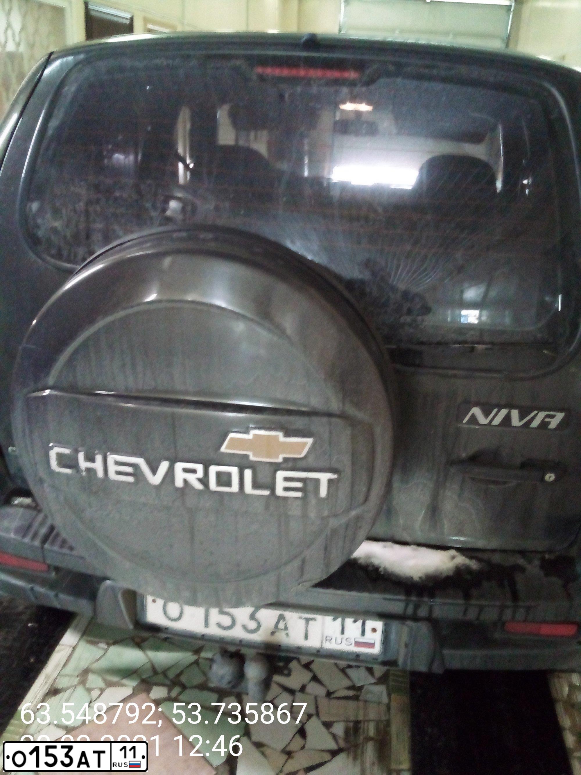 Фото автомобиля CHEVROLET NIVA, 2010 — госномер Р841ТМ11. Цвет: Зелено-коричневый металлик