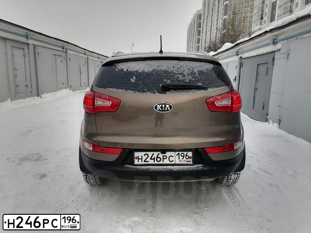 Фото автомобиля KIA SPORTAGE, 2013 — госномер Н246РС196. Цвет: Коричневый