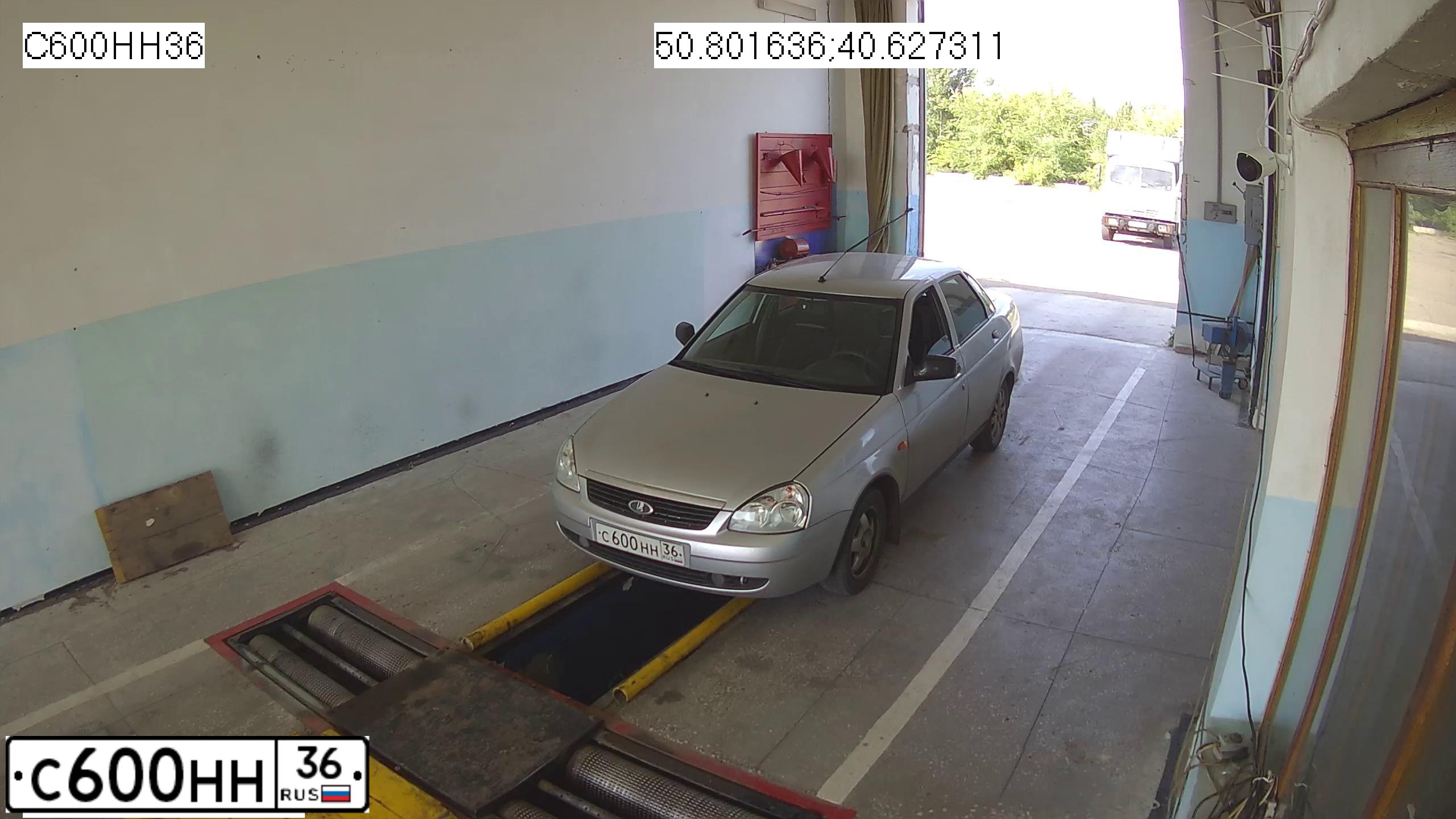 Фото автомобиля LADA 2170 PRIORA, 2007 — госномер С600НН36. Цвет: СВЕТЛО-СЕРЕБРИСТЫЙ МЕТАЛЛ