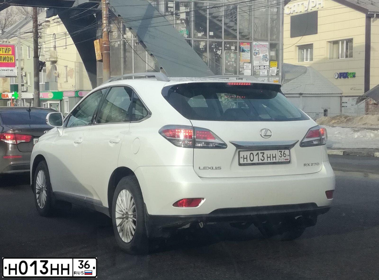 Фото автомобиля TOYOTA YARIS, 1999 — госномер Н013НН36. Цвет: серебристый