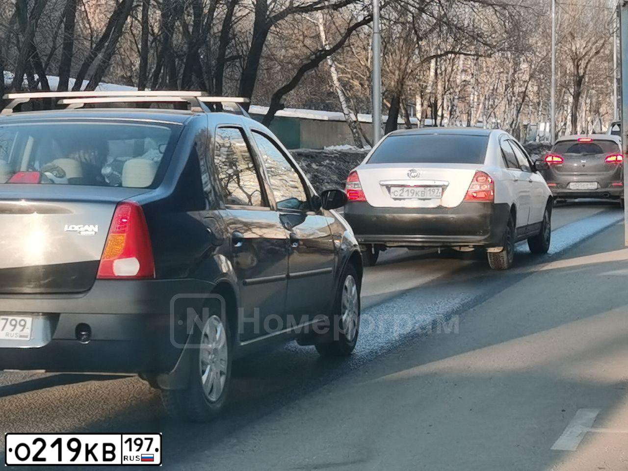 Фото автомобиля CHRYSLER PT CRUISER, 2008 — госномер Н171ЕС977. Цвет: Темно-синий