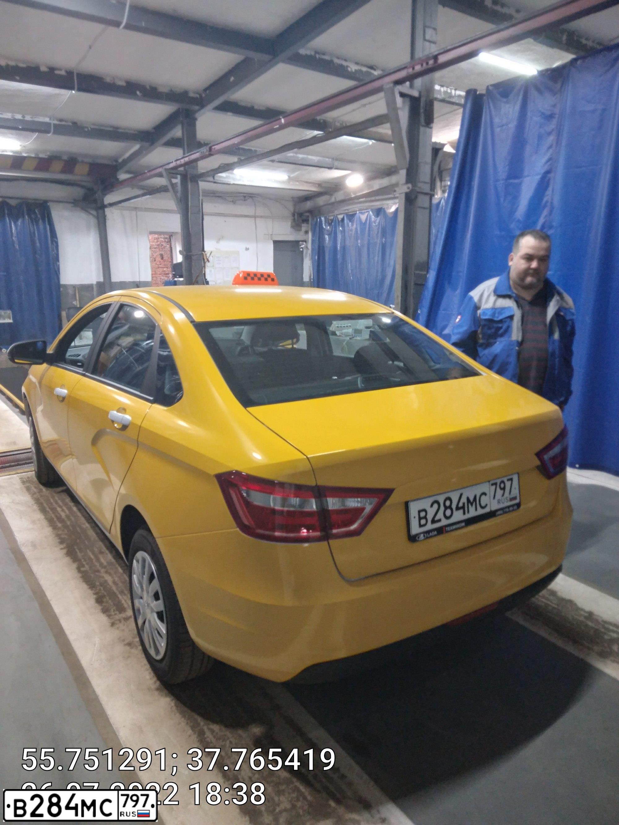 Фото автомобиля LADA VESTA, 2022 — госномер М959КС76. Цвет: БЕЛЫЙ