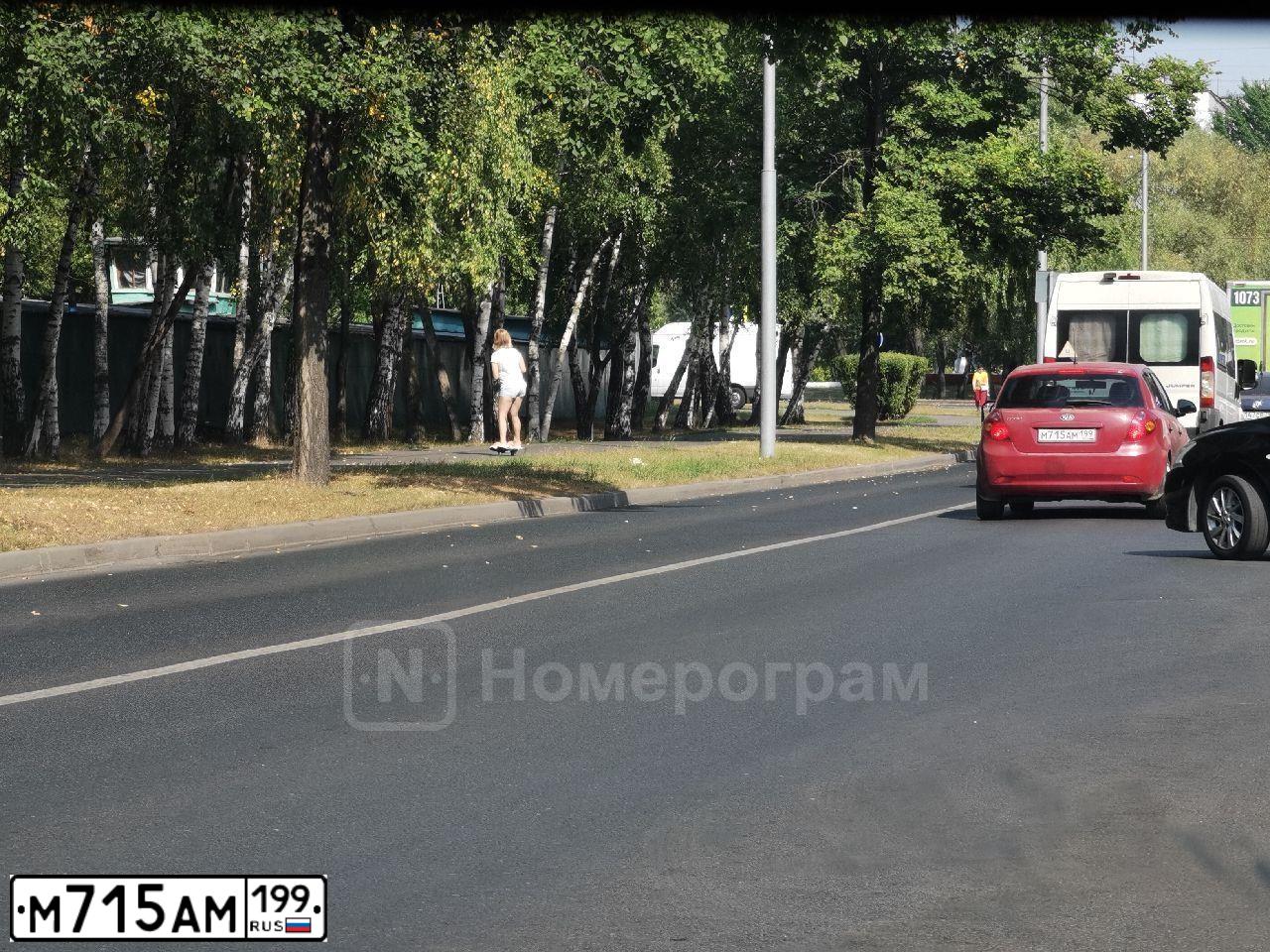 Фото автомобиля KIA CEE'D, 2007 — госномер М715АМ199. Цвет: ВИШНЕВЫЙ