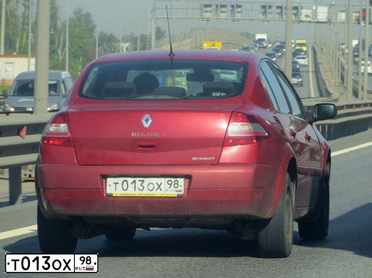 Фото автомобиля RENAULT MEGANE, 2008 — госномер Т013ОХ98. Цвет: КРАСНЫЙ
