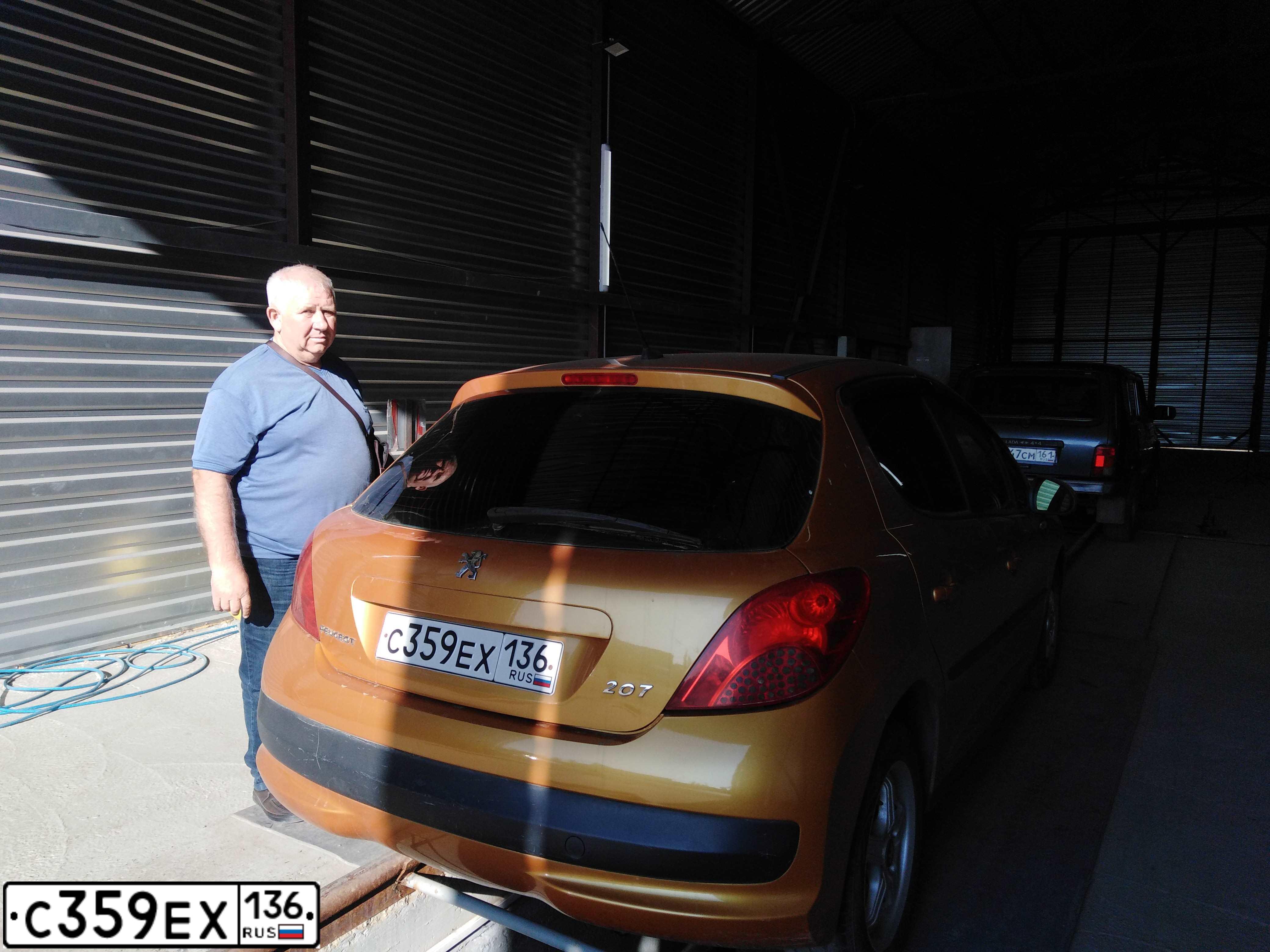 Фото автомобиля PEUGEOT 207, 2007 — госномер В090ЕР136. Цвет: ТЕМНО-ОРАНЖЕВЫЙ