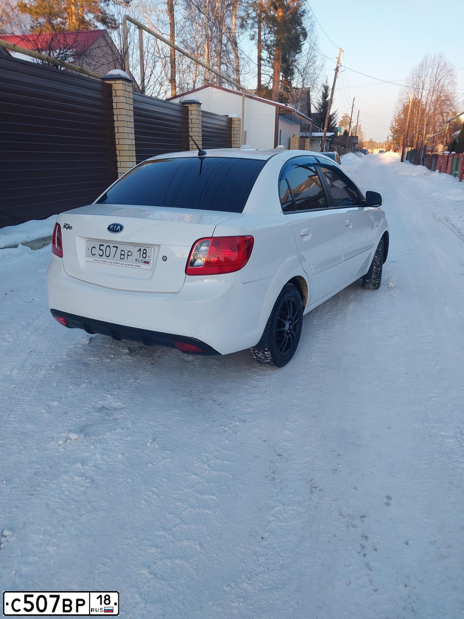 Фото автомобиля KIA RIO, 2010 — госномер С507ВР18. Цвет: Белый
