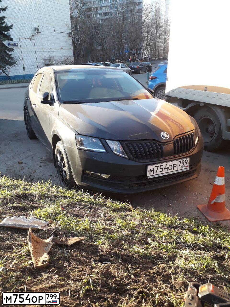Фото автомобиля SKODA OCTAVIA, 2019 — госномер М754ОР799. Цвет: ЧЕРНЫЙ