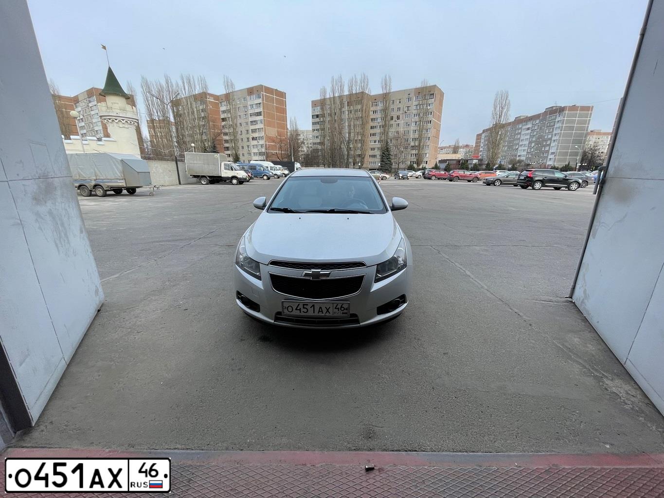 Фото автомобиля CHEVROLET CRUZE, 2012 — госномер М003РТ46. Цвет: СЕРЕБРИСТЫЙ МЕТАЛЛИК