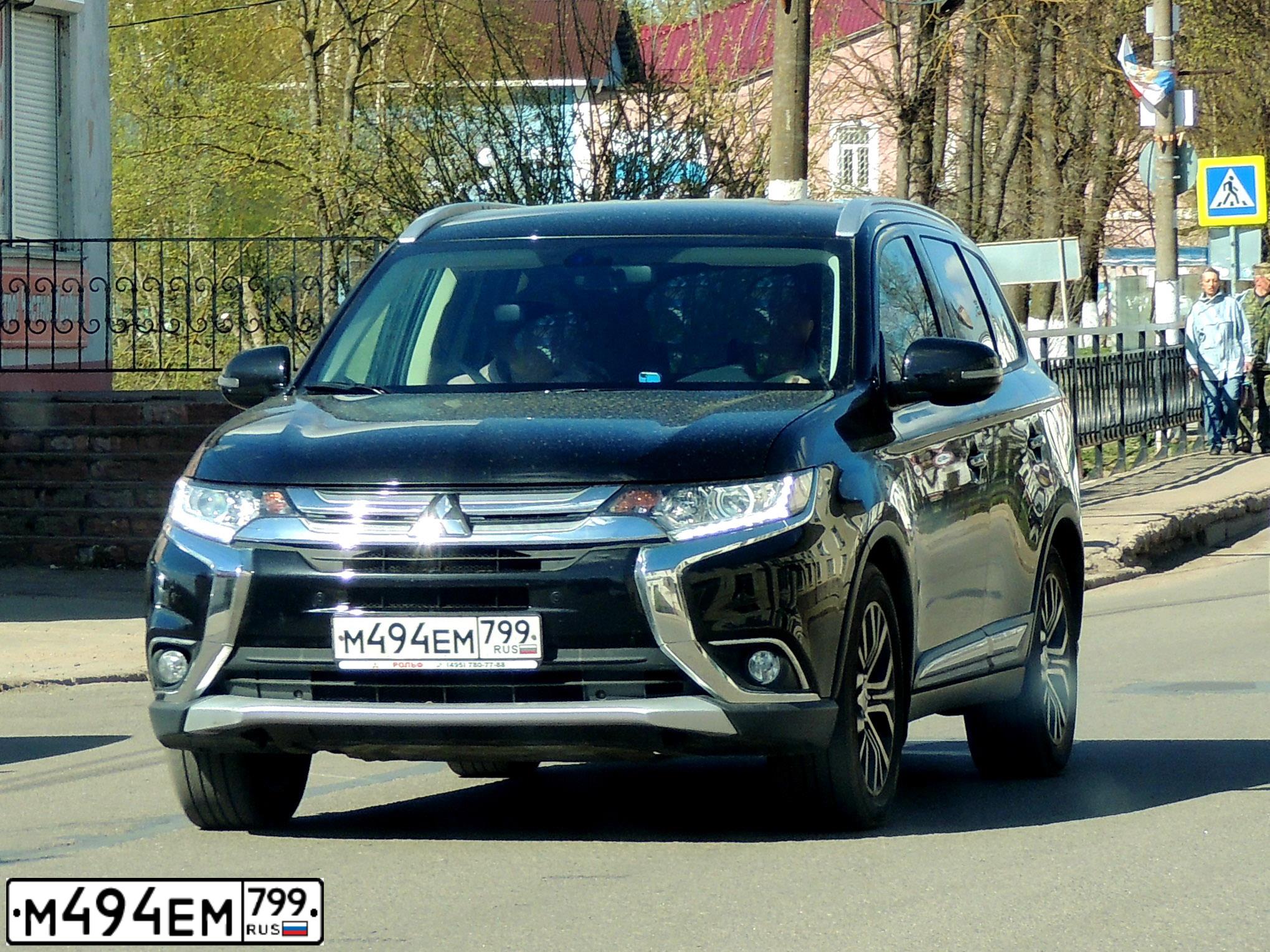 Фото автомобиля MITSUBISHI OUTLANDER, 2018 — госномер М494ЕМ799. Цвет: ЧЕРНЫЙ