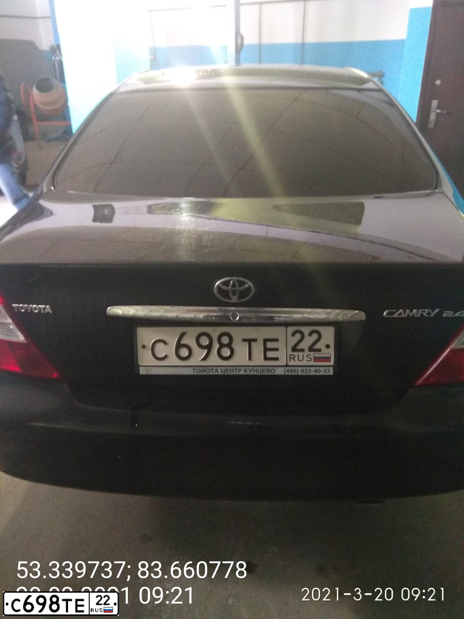 Фото автомобиля TOYOTA CAMRY, 2004 — госномер С698ТЕ22. Цвет: ЧЕРНЫЙ