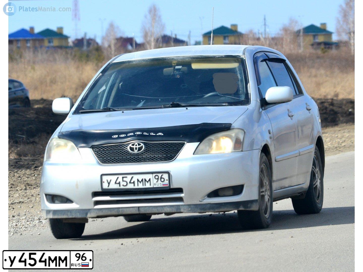 Фото автомобиля TOYOTA COROLLA, 2004 — госномер У454ММ96. Цвет: Белый