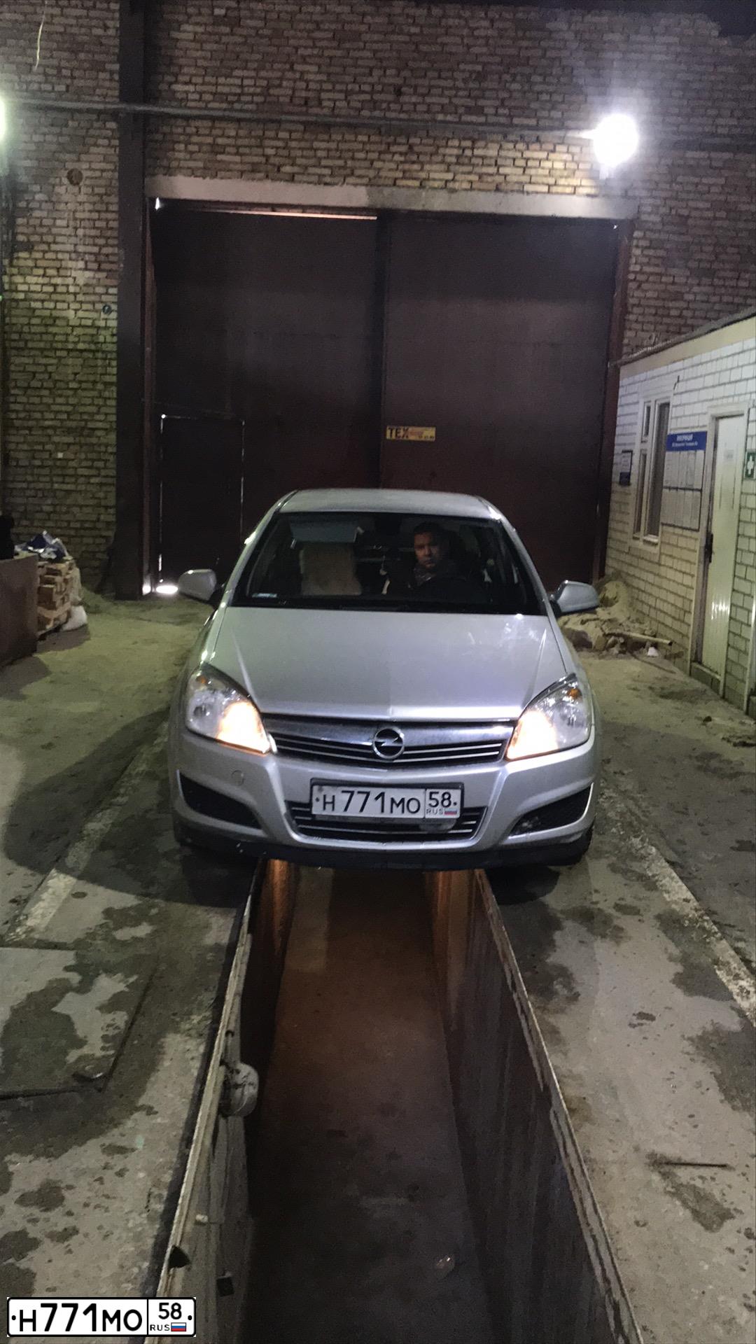 Фото автомобиля OPEL ASTRA, 2010 — госномер У848ХО716. Цвет: СЕРЕБРИСТЫЙ