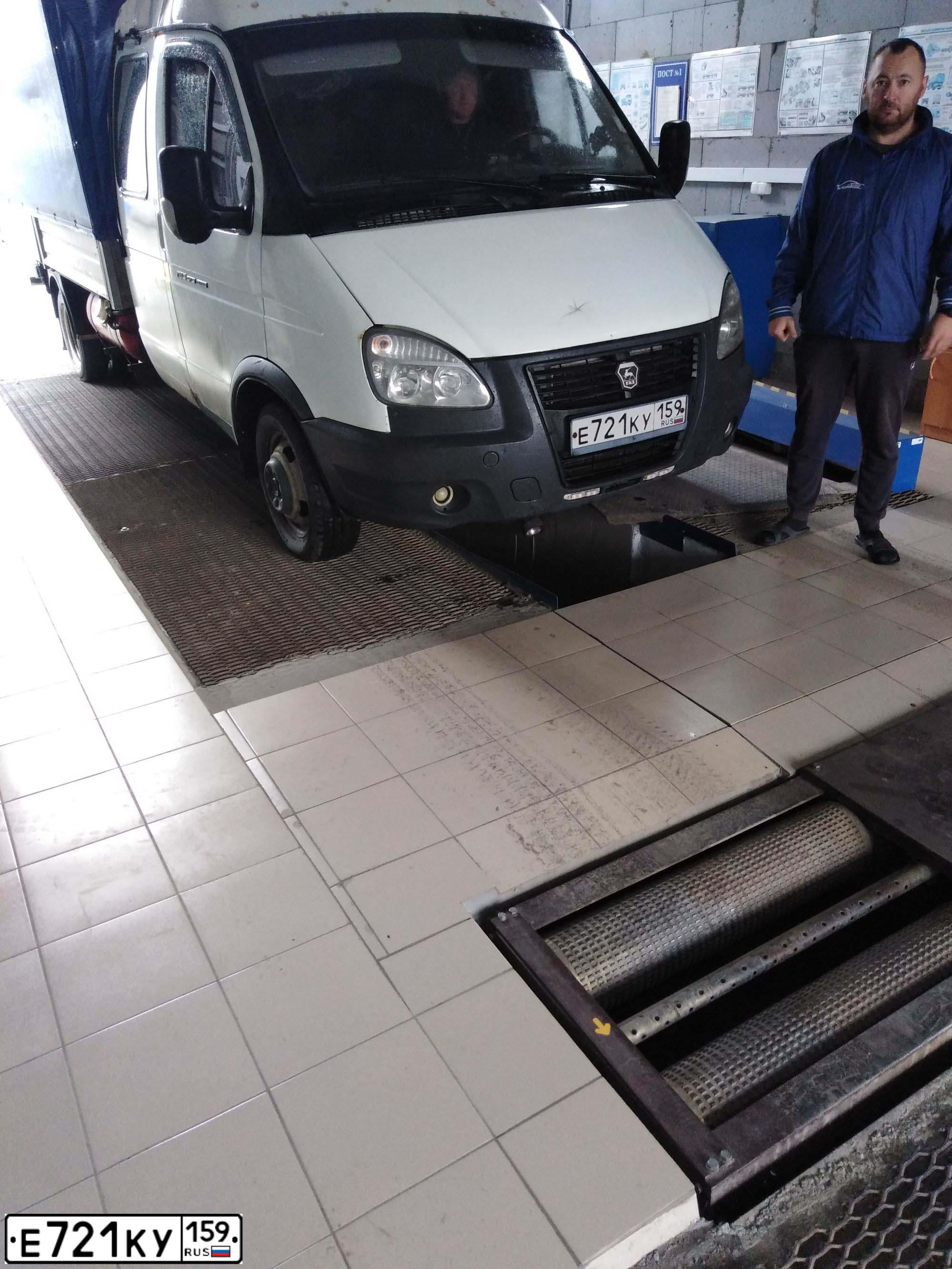 Фото автомобиля GAZ Z 3302 GAZEL, 2013 — госномер Е721КУ159. Цвет: БЕЛЫЙ