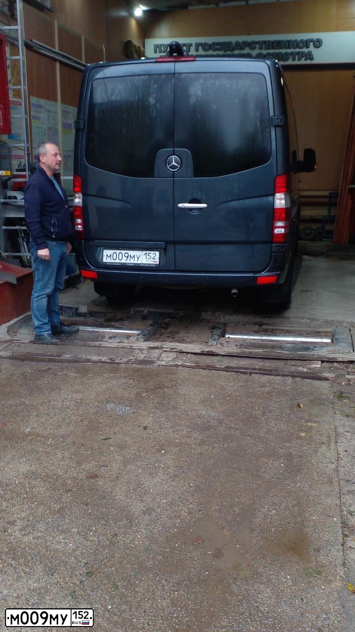 Фото автомобиля MERCEDES SPRINTER, 2010 — госномер М009МУ152. Цвет: ЧЕРНЫЙ