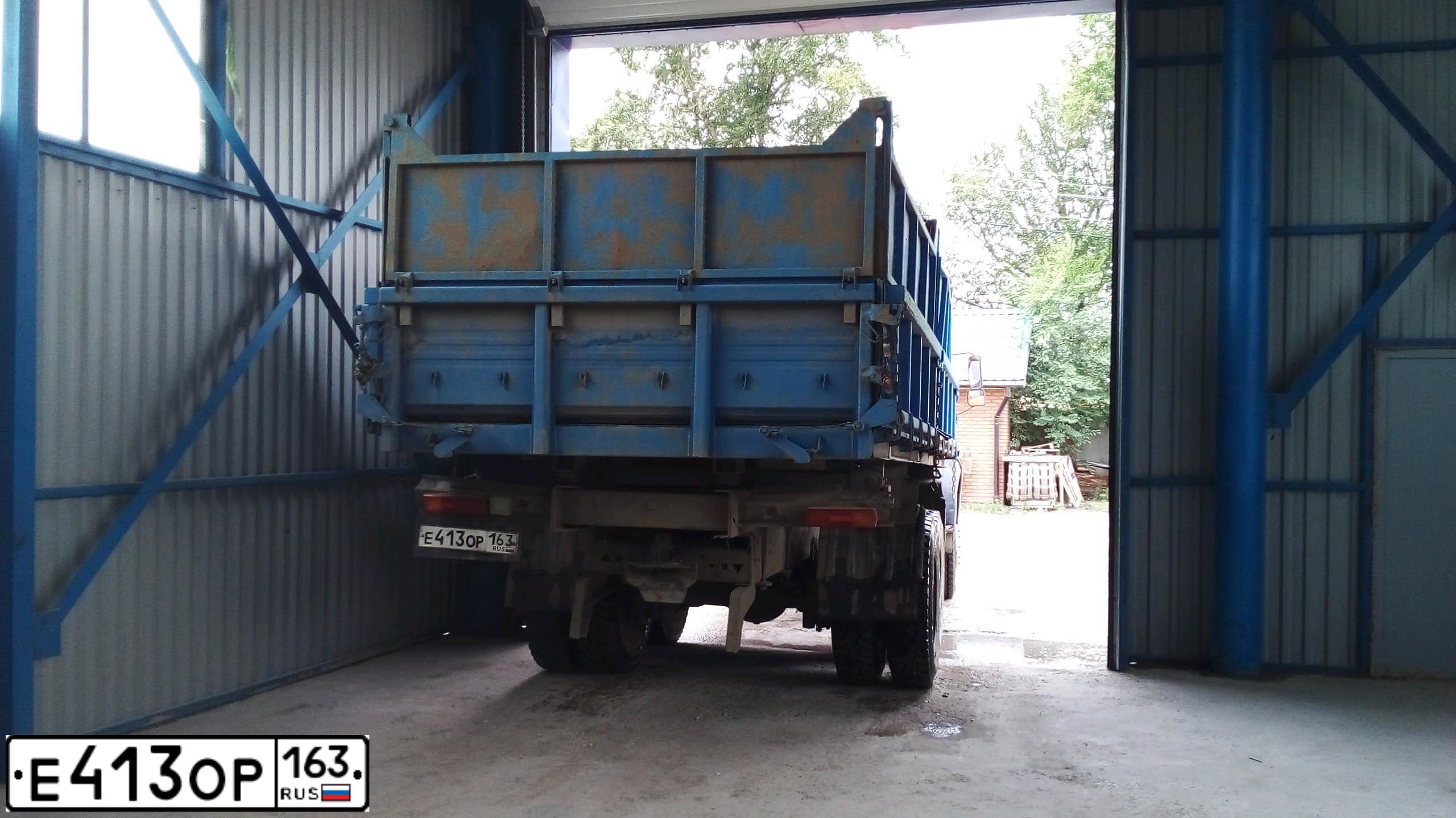 Фото автомобиля KAMAZ 53215 /6X4/, 2007 — госномер Е413ОР163. Цвет: ОРАНЖЕВЫЙ