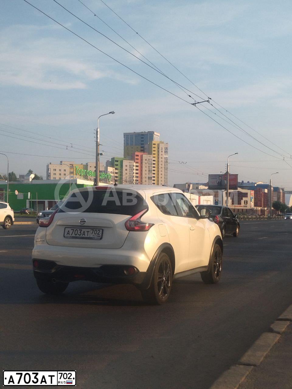 Фото автомобиля НИССАН JUKE, 2017 — госномер А703АТ702. Цвет: Белый