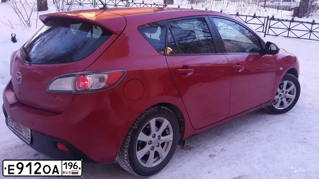 Фото автомобиля MAZDA 3, 2009 — госномер Н570РН154. Цвет: КРАСНЫЙ