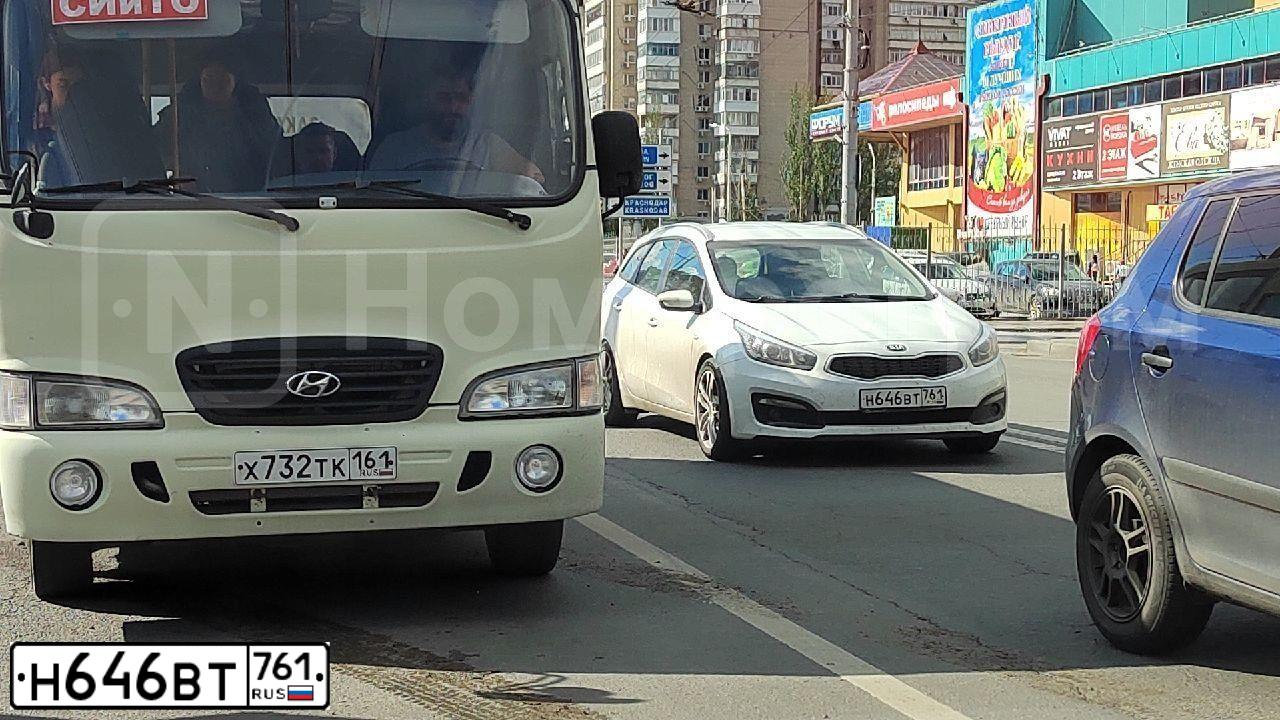 Фото автомобиля KIA CEE'D, 2018 — госномер Х619АУ152. Цвет: Коричневый