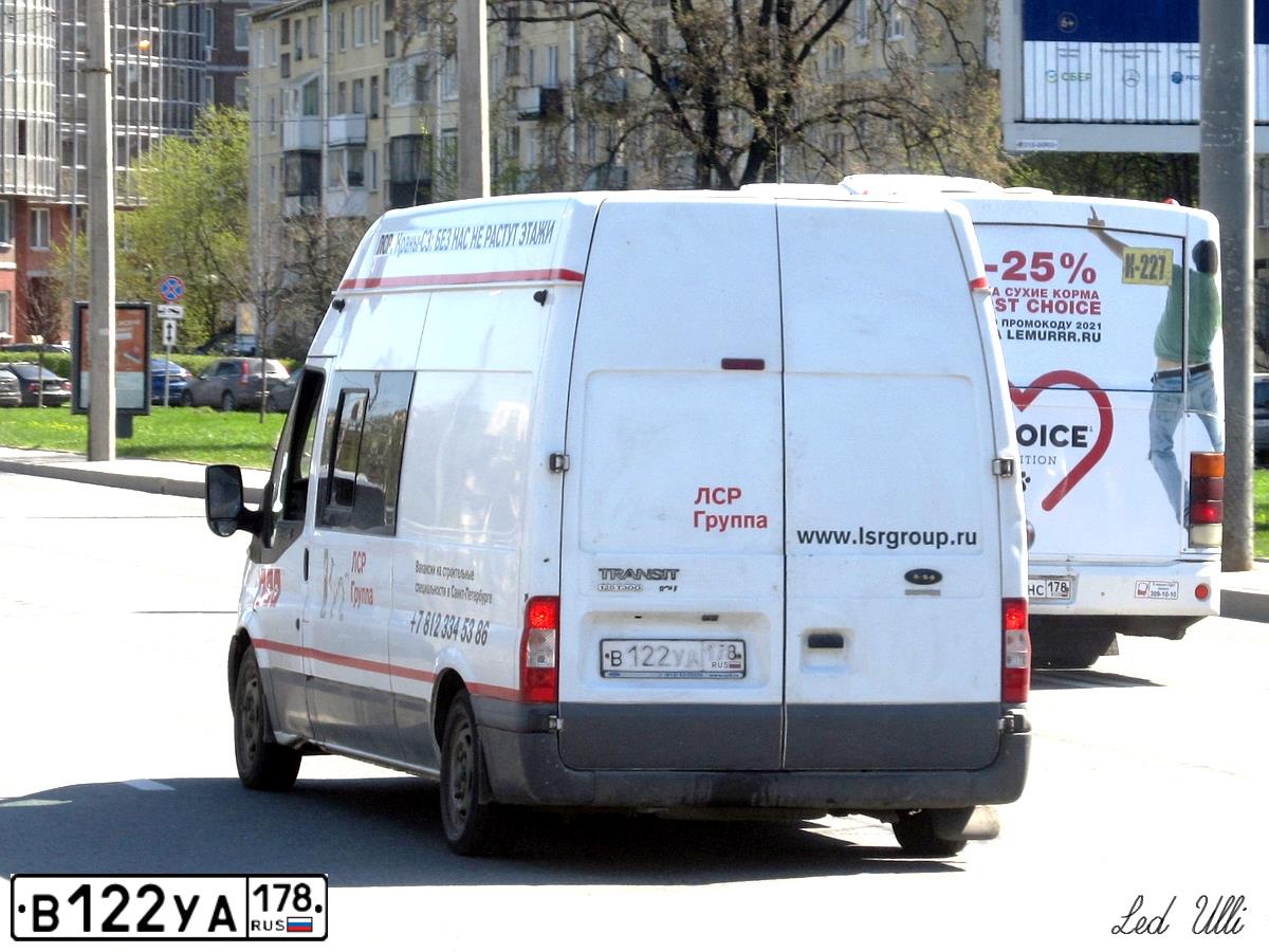 Фото автомобиля FORD TRANSIT, 2014 — госномер В122УА178. Цвет: БЕЛЫЙ