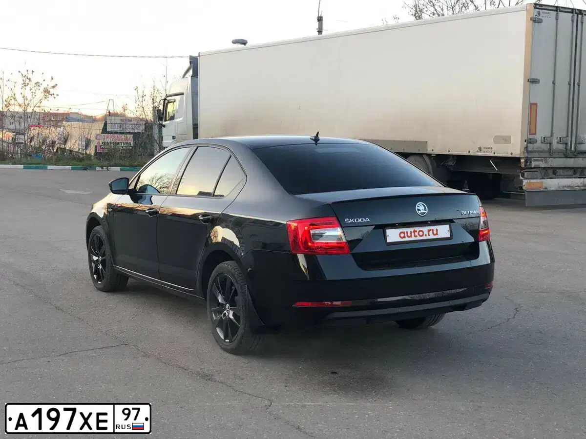 Фото автомобиля TOYOTA COROLLA, 2005 — госномер С540НС799. Цвет: Серебристый