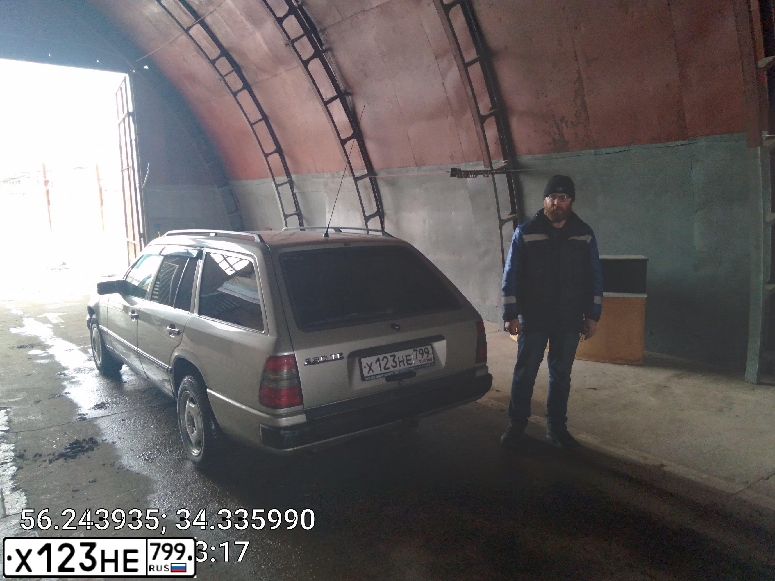 Фото автомобиля MERCEDES-BENZ E-CLASS, 1986 — госномер Р820ТО69. Цвет: СЕРЫЙ